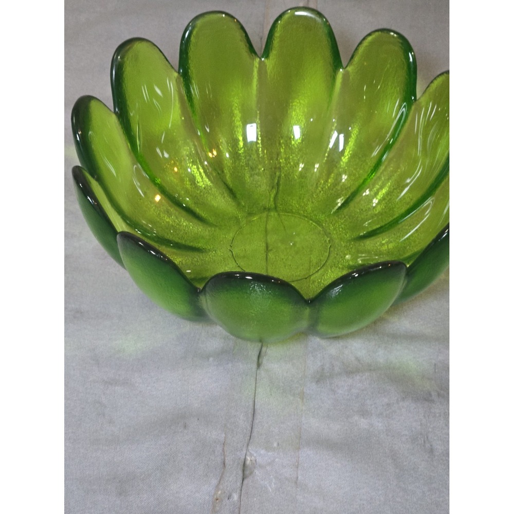 Vintage Indiana Glass Large Green 12 Petal Lotus Bowl 11" Serving/Console Bowl - Picture 2 of 11